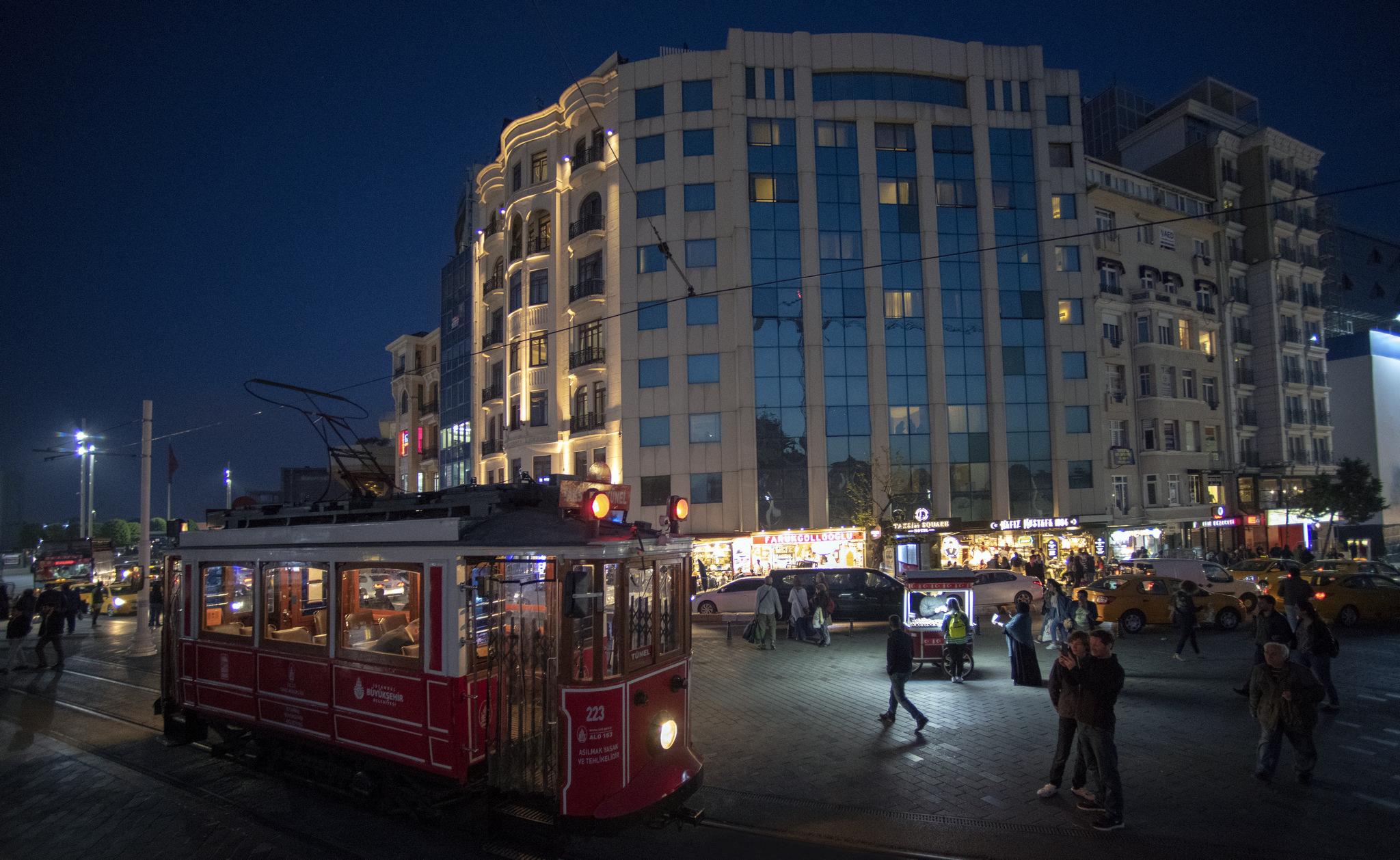 Taksim Square Hotel Istanbul Bagian luar foto