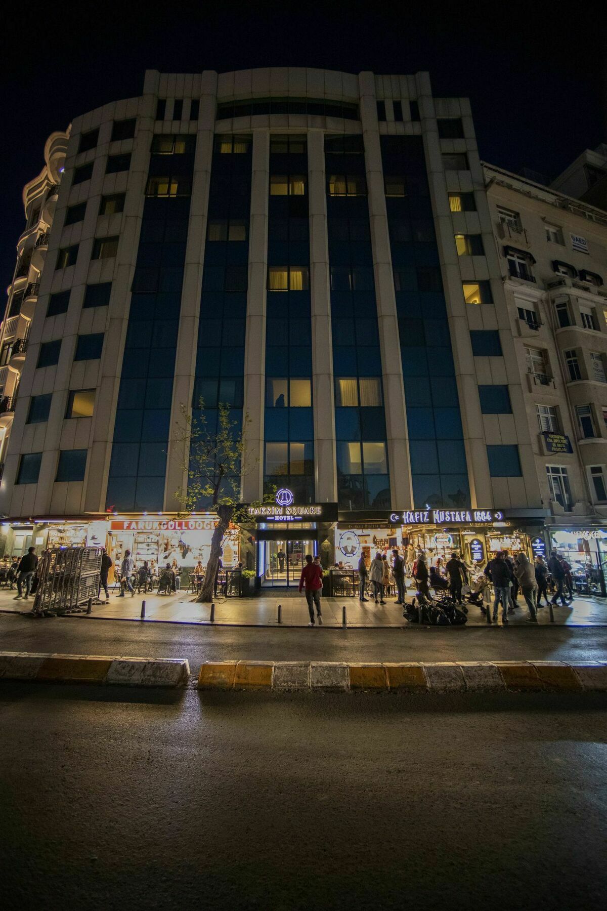 Taksim Square Hotel Istanbul Bagian luar foto